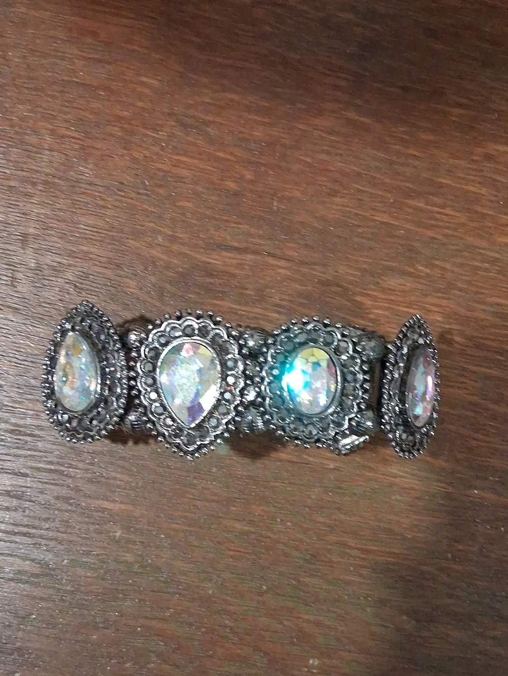 Iridescent Teardrop Stretch Bracelet in Silver-Tone